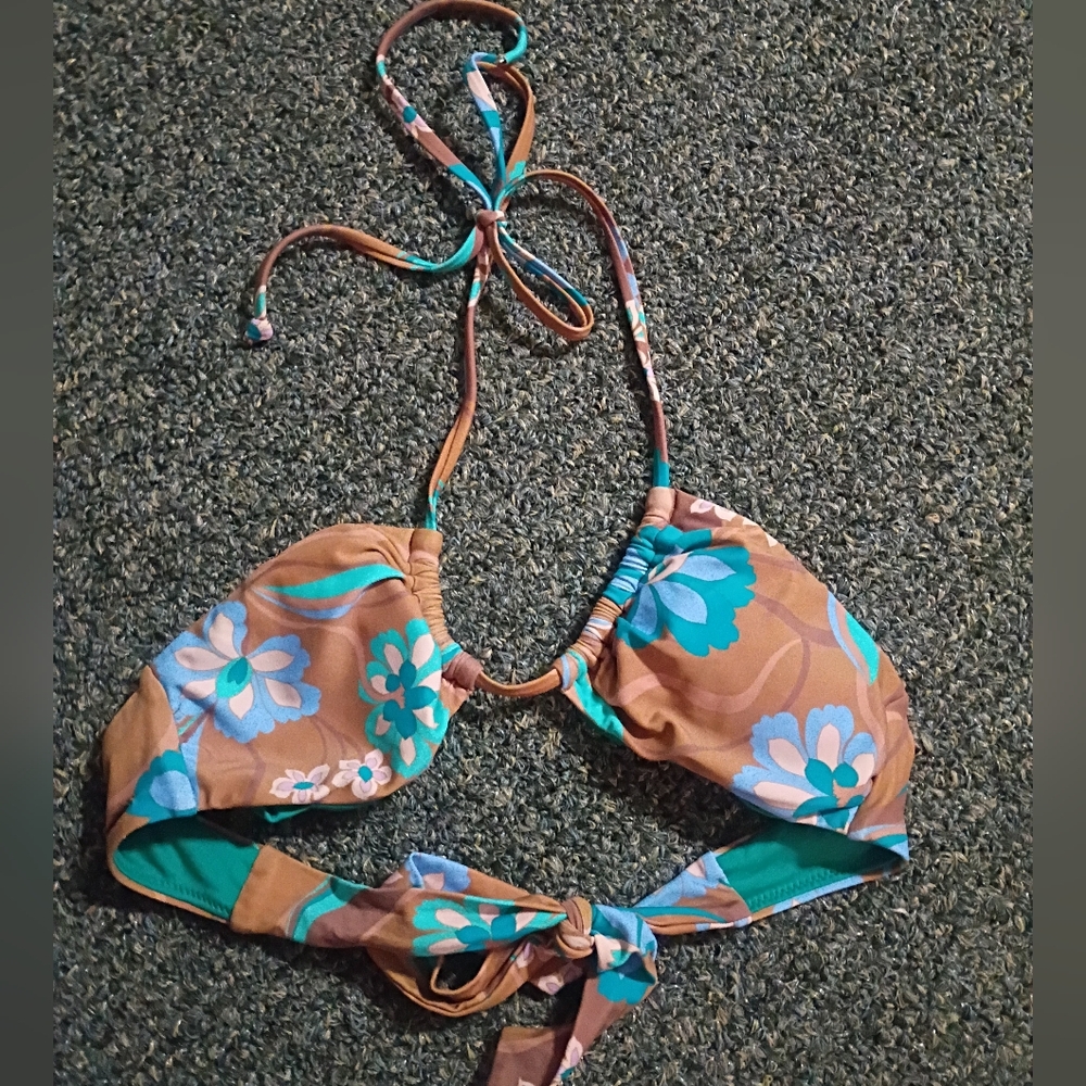 Preowned O'neill swim top